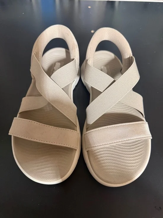 Skechers Women's Slip-ins GoWalk Sandals
Size 6 - Picture 2 of 7